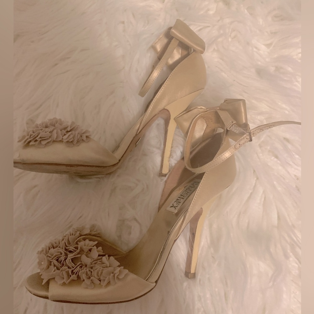 Badgley Mischka champagne satin heels